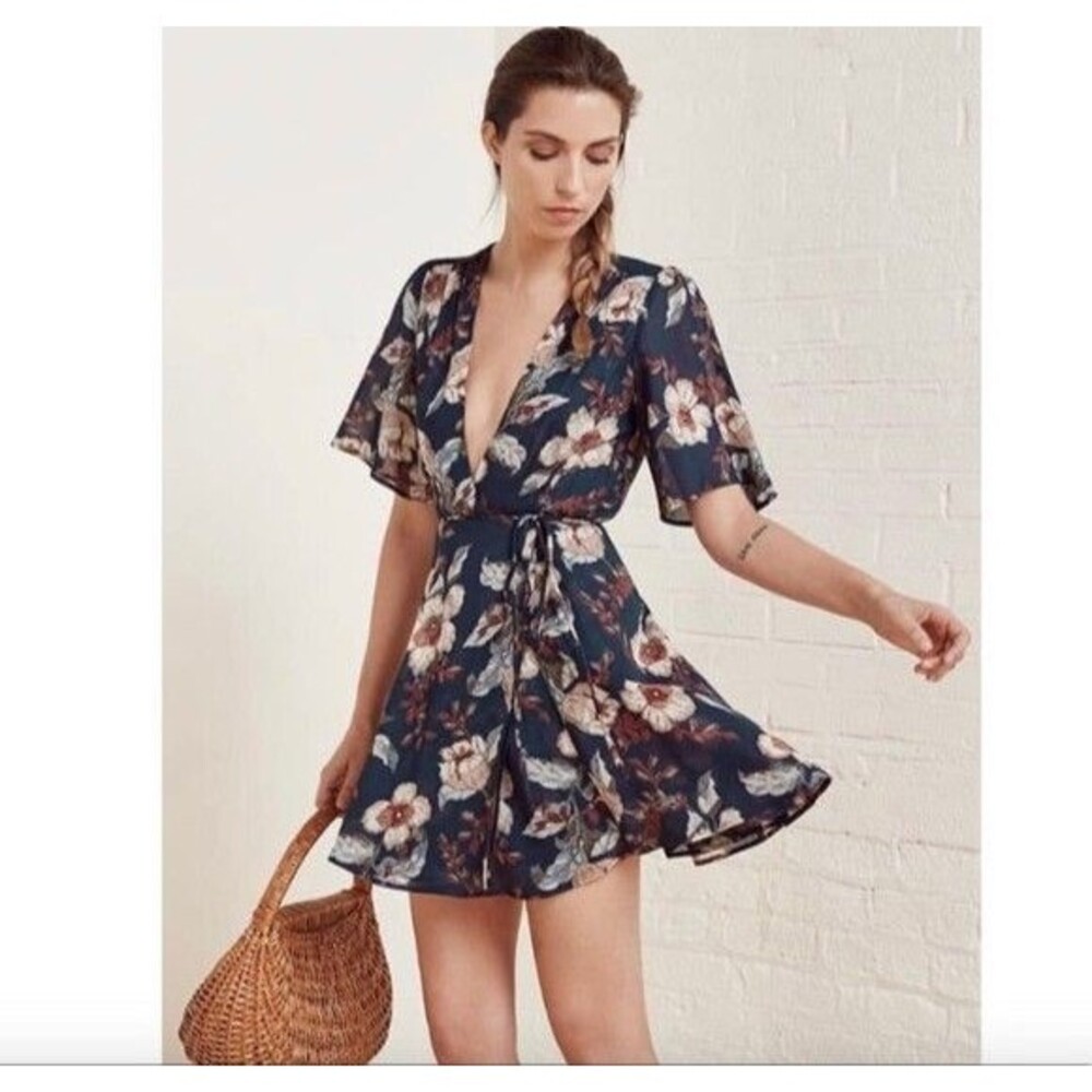 NWT. Reformation Guava Rare Floral Print Wrap Mini Dress Sz 4